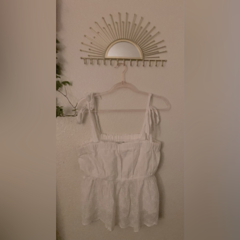American Eagle, White Eyelet top, tie straps, Large